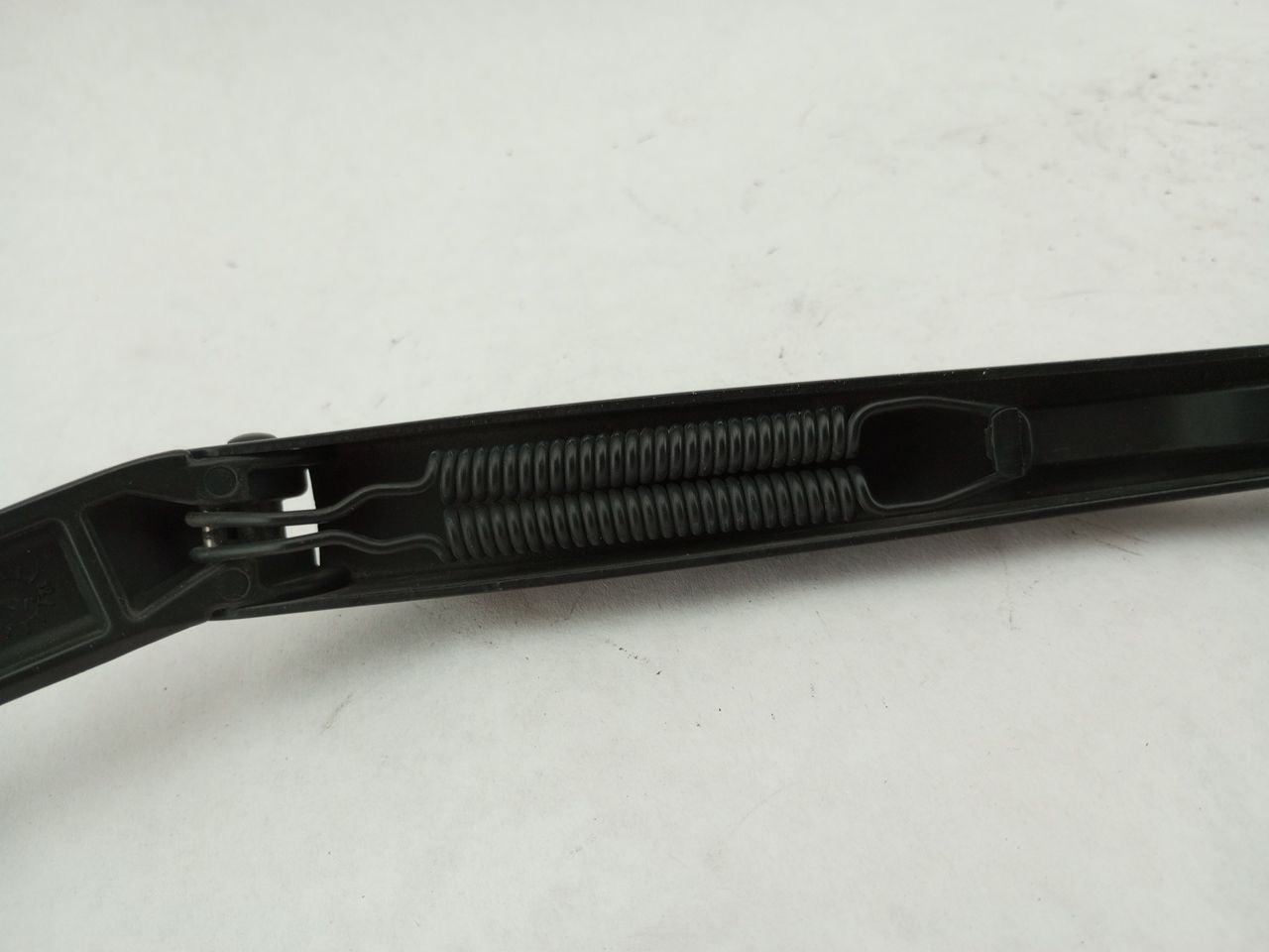 Audi TT Front Wiper Arm Set