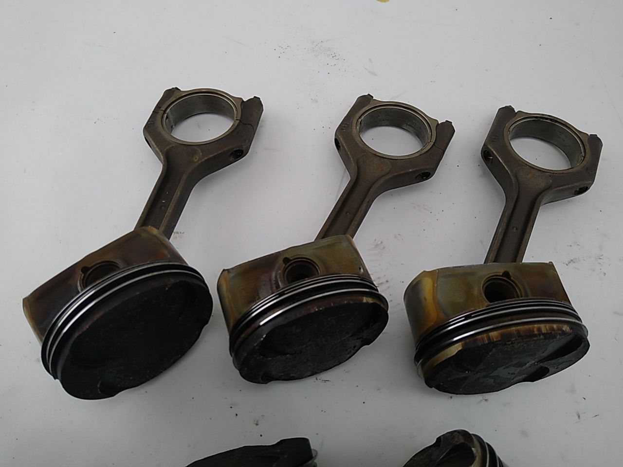 BMW 328i Piston Set