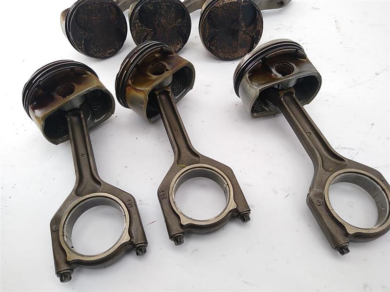 BMW 328i Piston Set