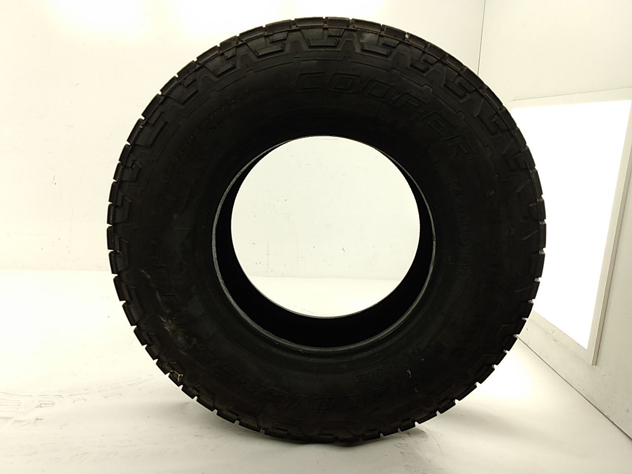 Hummer H3 Single Tire - Cooper Discoverer AT3 265/75 R16