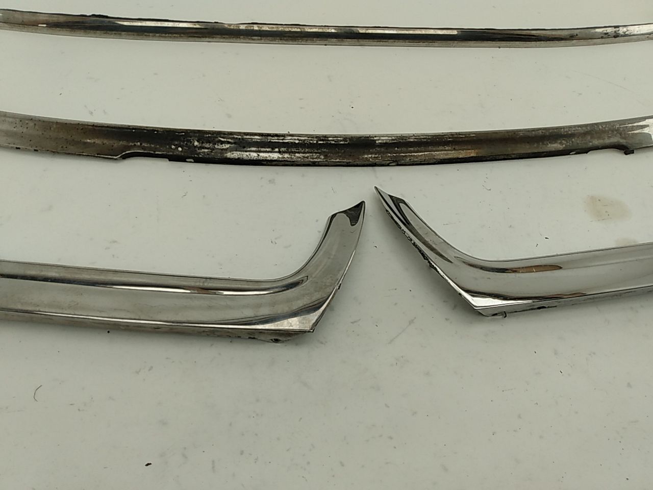 Jaguar XJS *** AS IS *** Windshield Trim Moulding Set