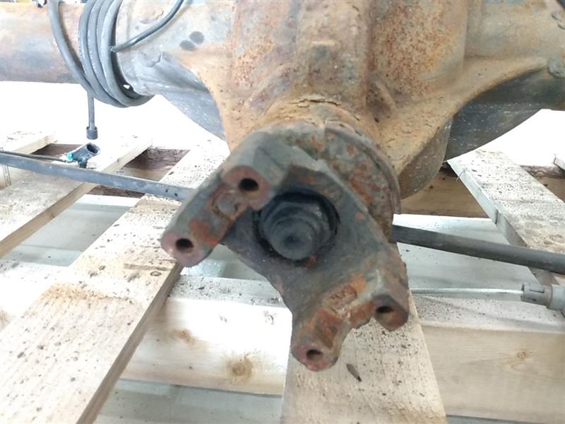 GMC Sierra 1500 Rear Loaded Beam Axle