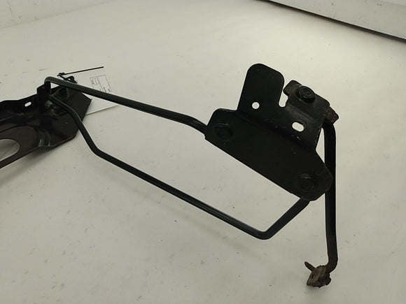 Saturn Sky Front Left Fender Inner Support Bracket