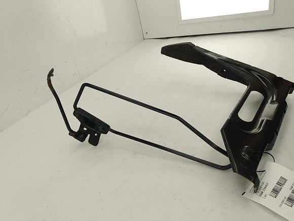 Saturn Sky Front Right Fender Inner Support Bracket