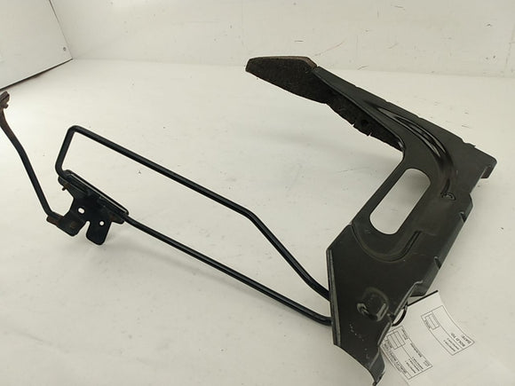 Saturn Sky Front Right Fender Inner Support Bracket