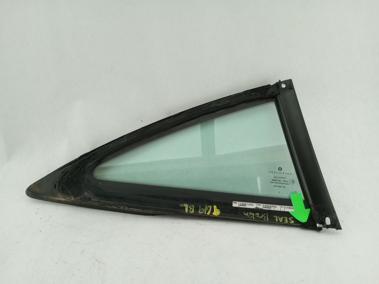 Chrysler Crossfire Rear Left Quarter Glass - 0