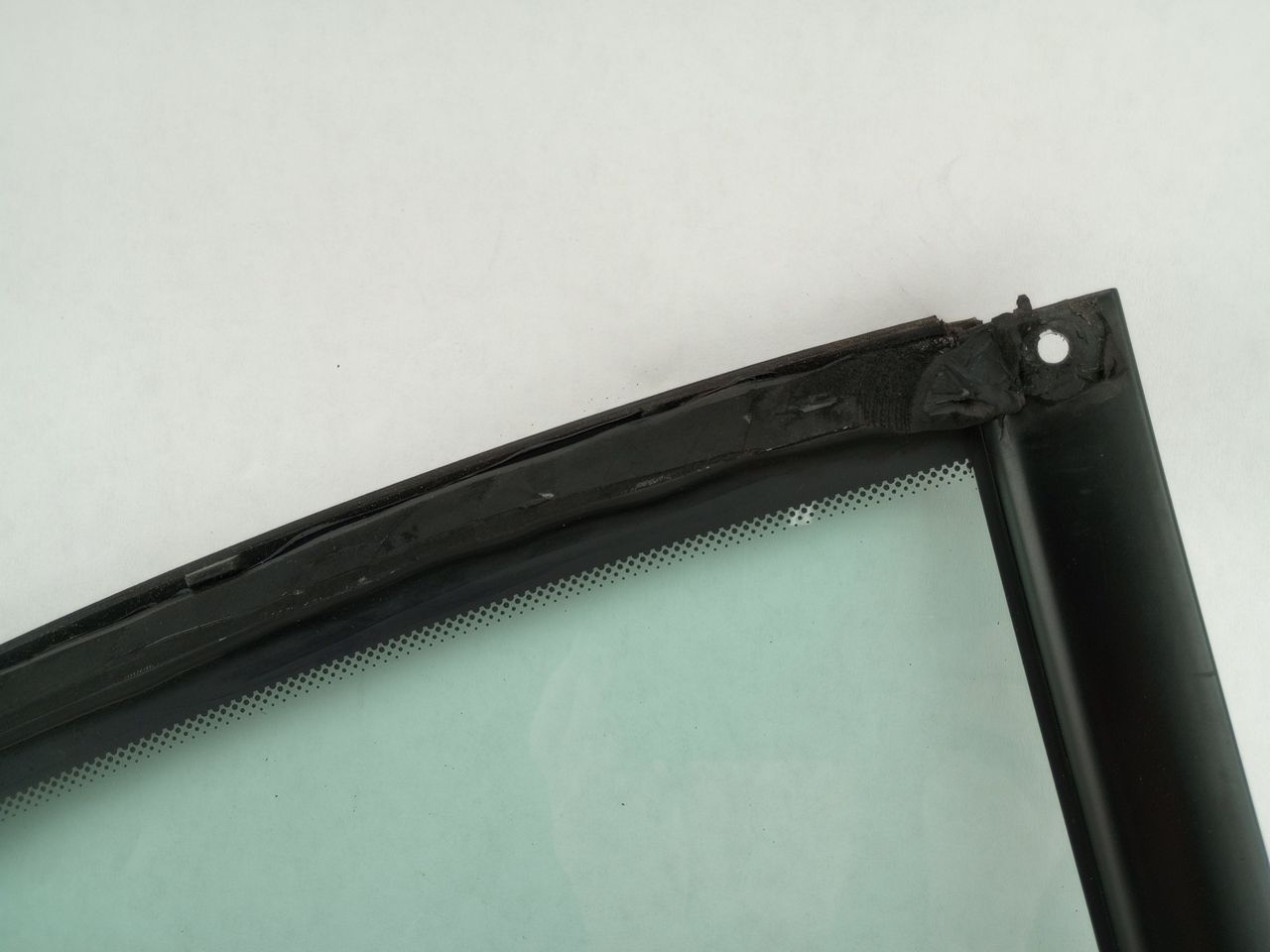 Chrysler Crossfire Rear Left Quarter Glass