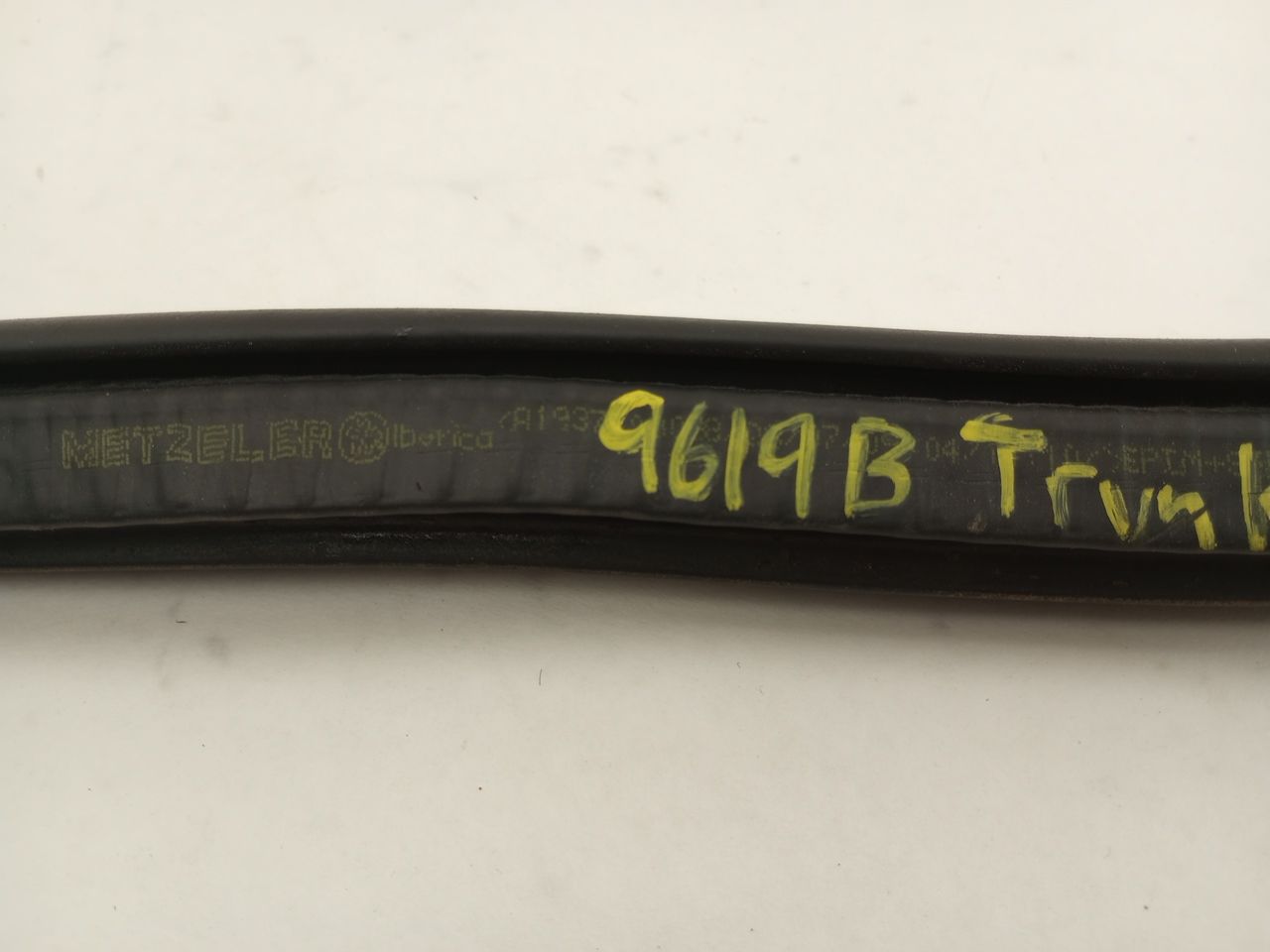 Chrysler Crossfire Rear Liftgate Seal