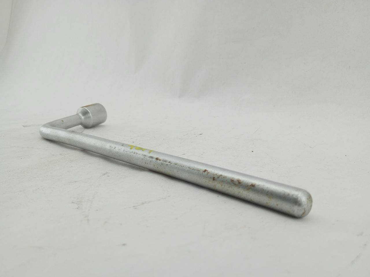 Chrysler Crossfire Lug Nut Wrench Spare Tire Tool