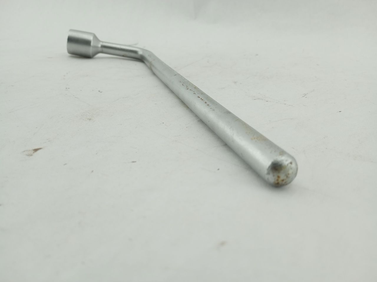 Chrysler Crossfire Lug Nut Wrench Spare Tire Tool