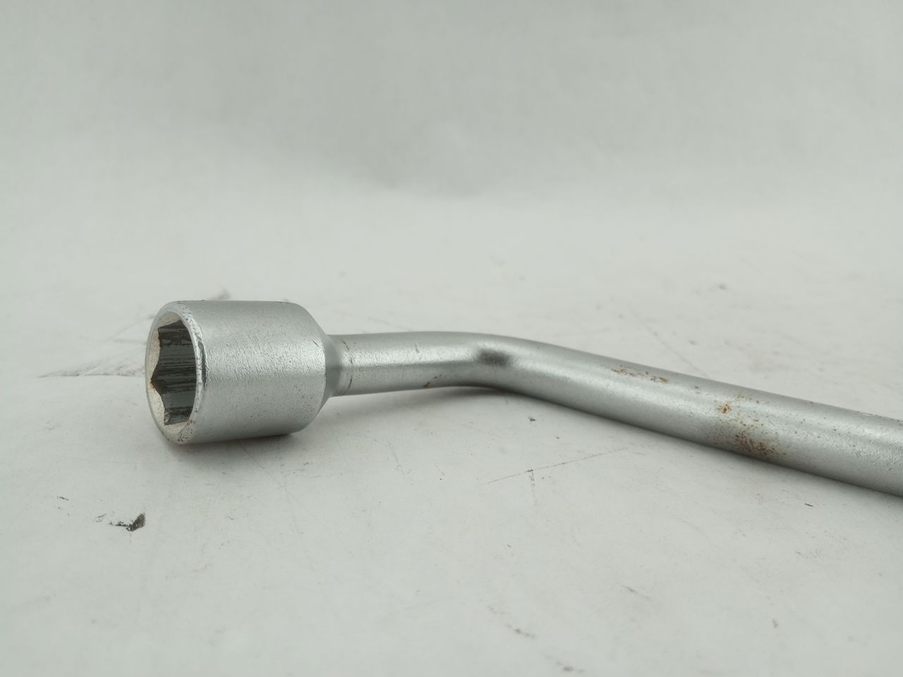 Chrysler Crossfire Lug Nut Wrench Spare Tire Tool