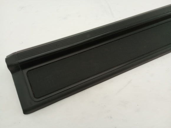 Chrysler Crossfire Pair of Left and Right Door Sill Scuff Plates