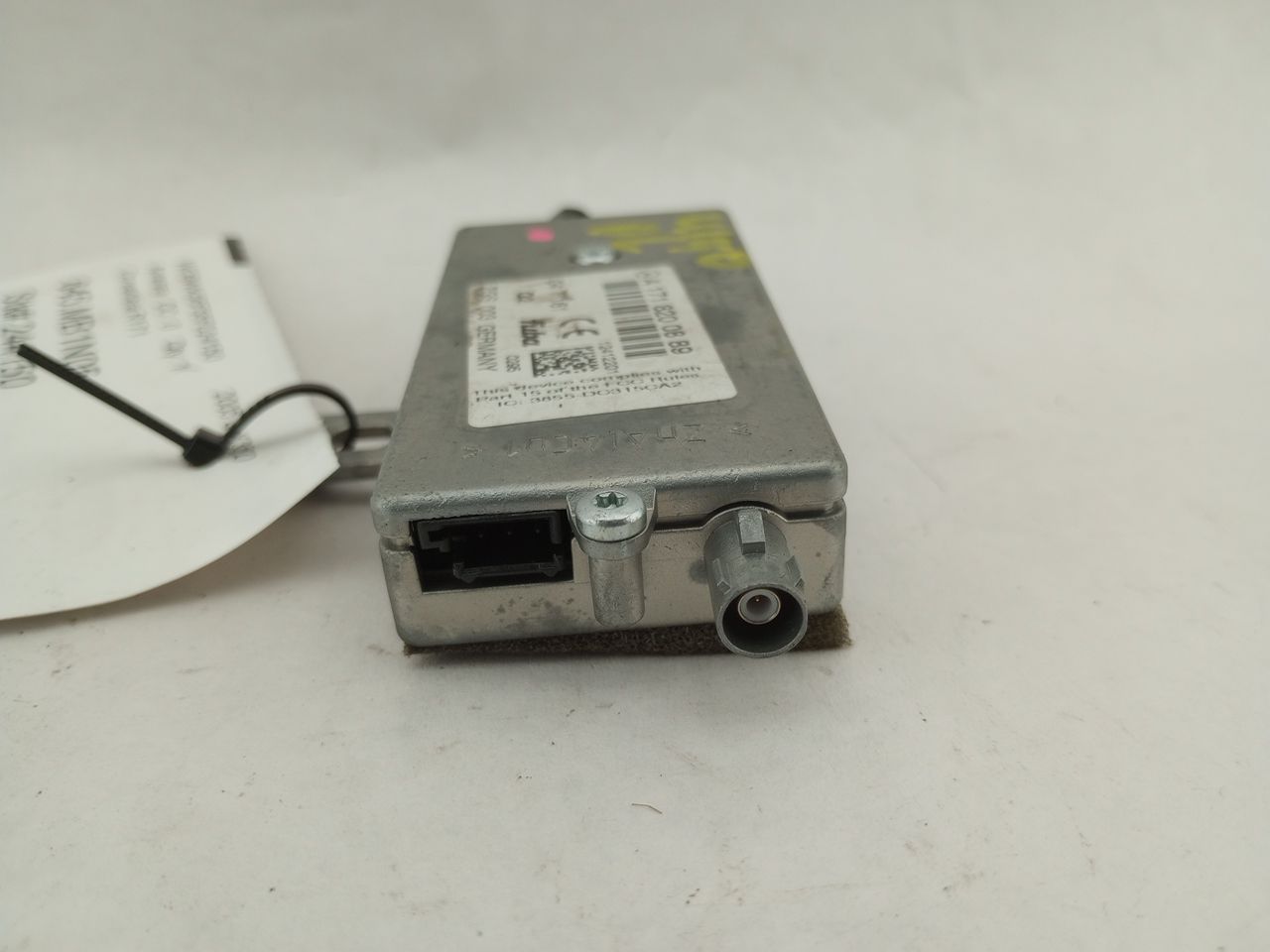 Mercedes SLK350 Antenna Amplifier