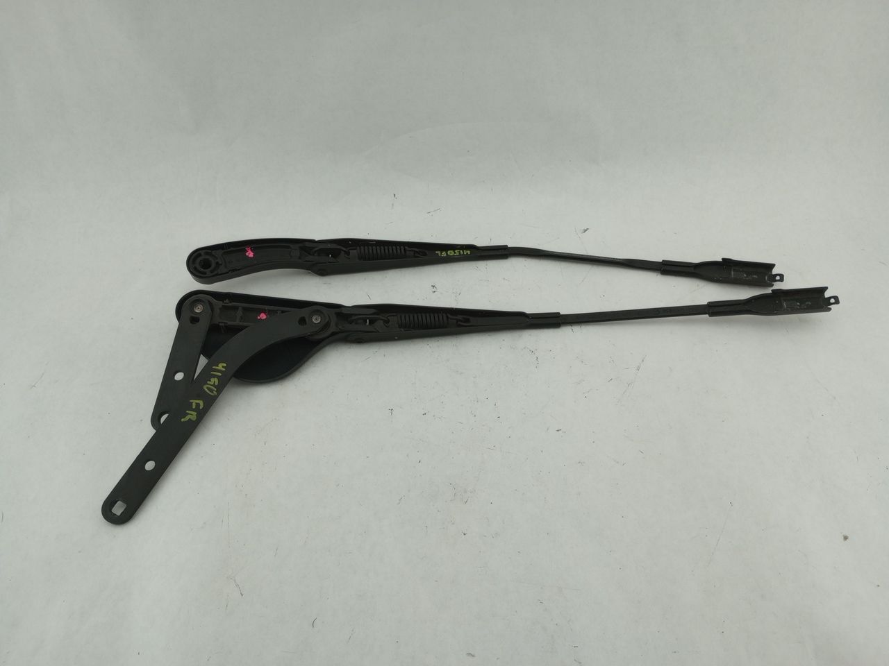 Mercedes SLK350 Pair Of Front Wiper Arms - 0