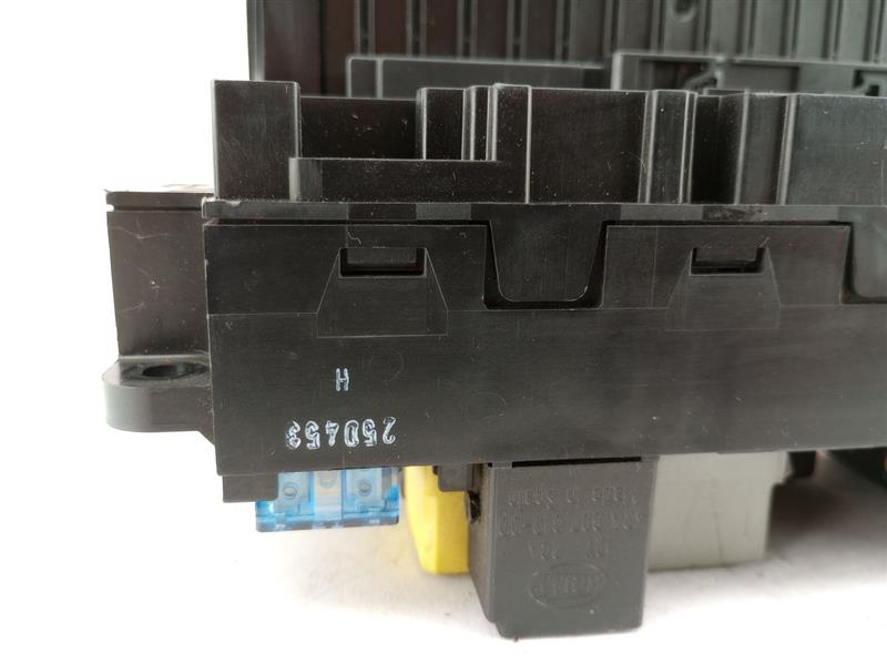 Mercedes SLK350 Fuse Block And SAM Control Module