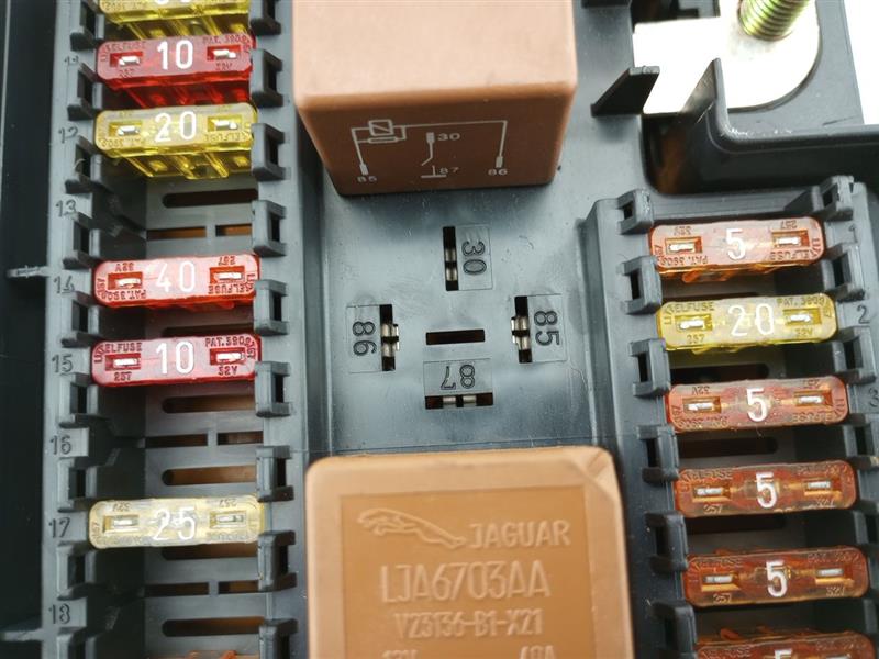 Jaguar XK8 Rear In-trunk Fuse Relay Box