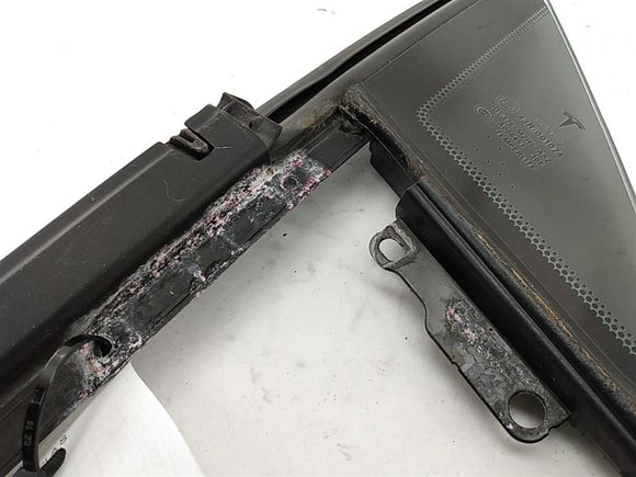 Tesla Model S Front Right Quarter Glass