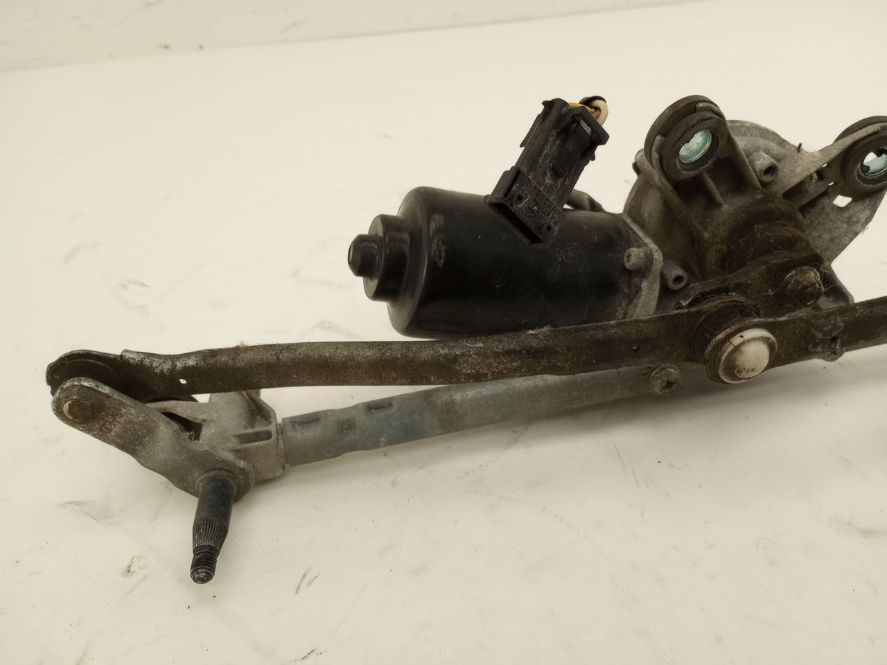 Saab 9-3 Front Windshield Wiper Motor