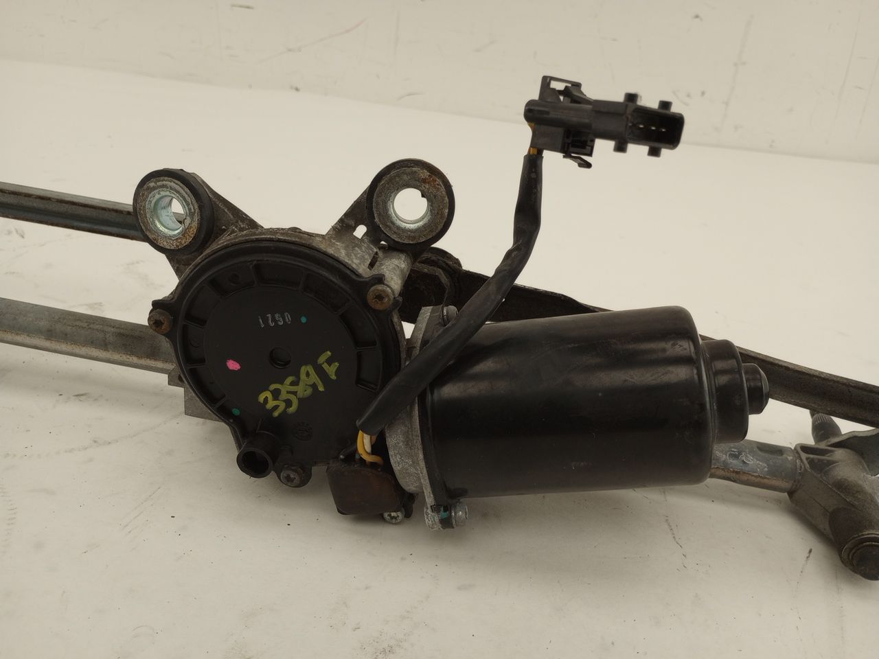 Saab 9-3 Front Windshield Wiper Motor