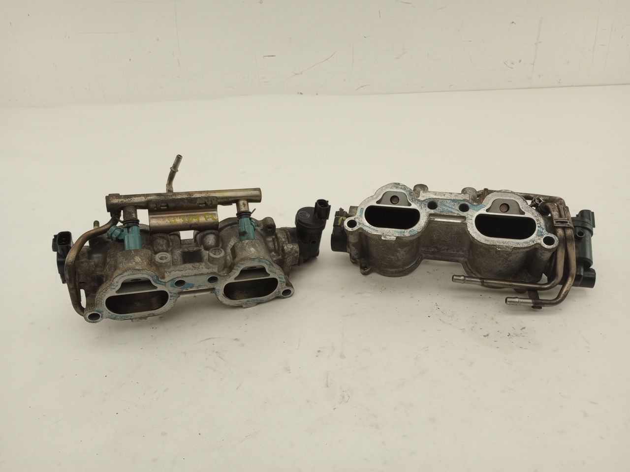 Saab 9-2X Pair Of Intake Runners - 0