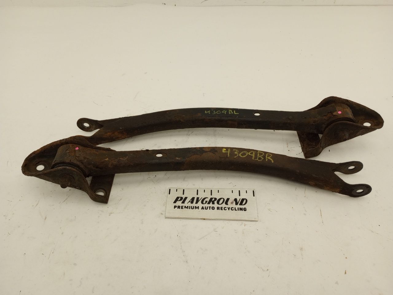 Saab 9-2X Pair Of Rear Lower Control Arms