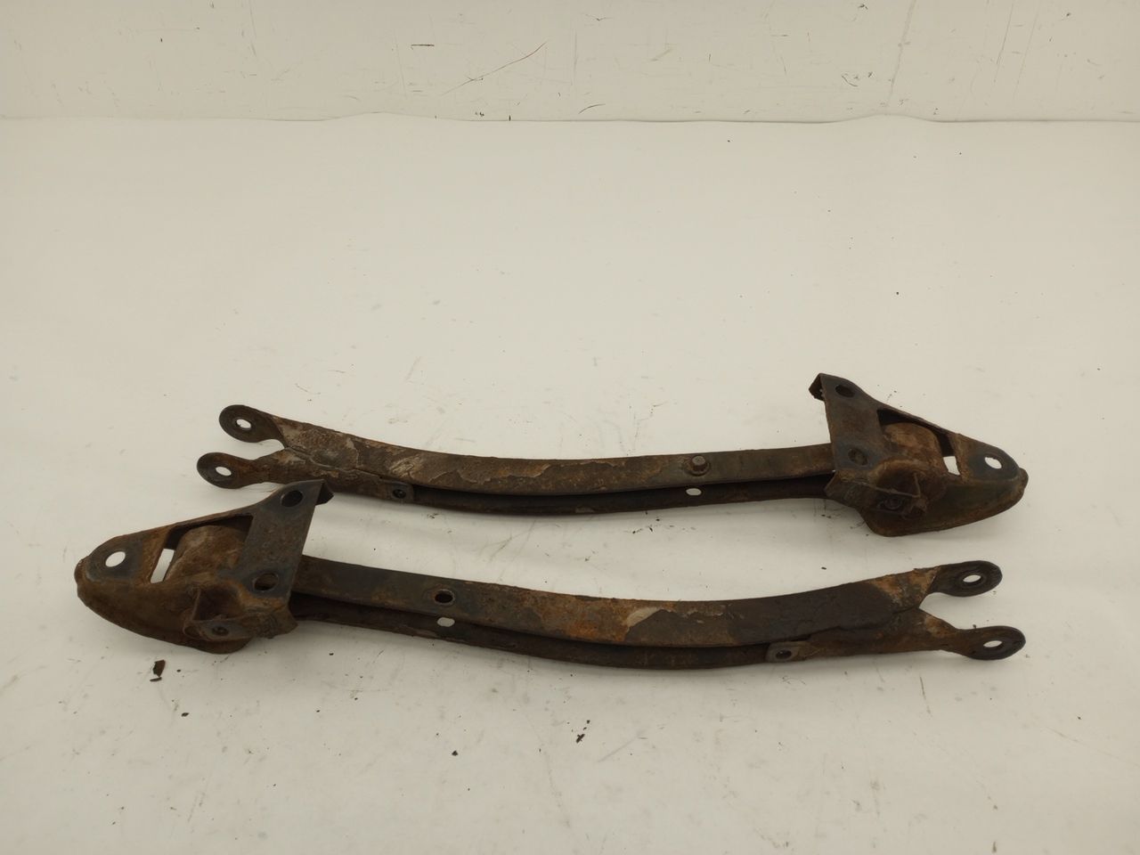 Saab 9-2X Pair Of Rear Lower Control Arms - 0