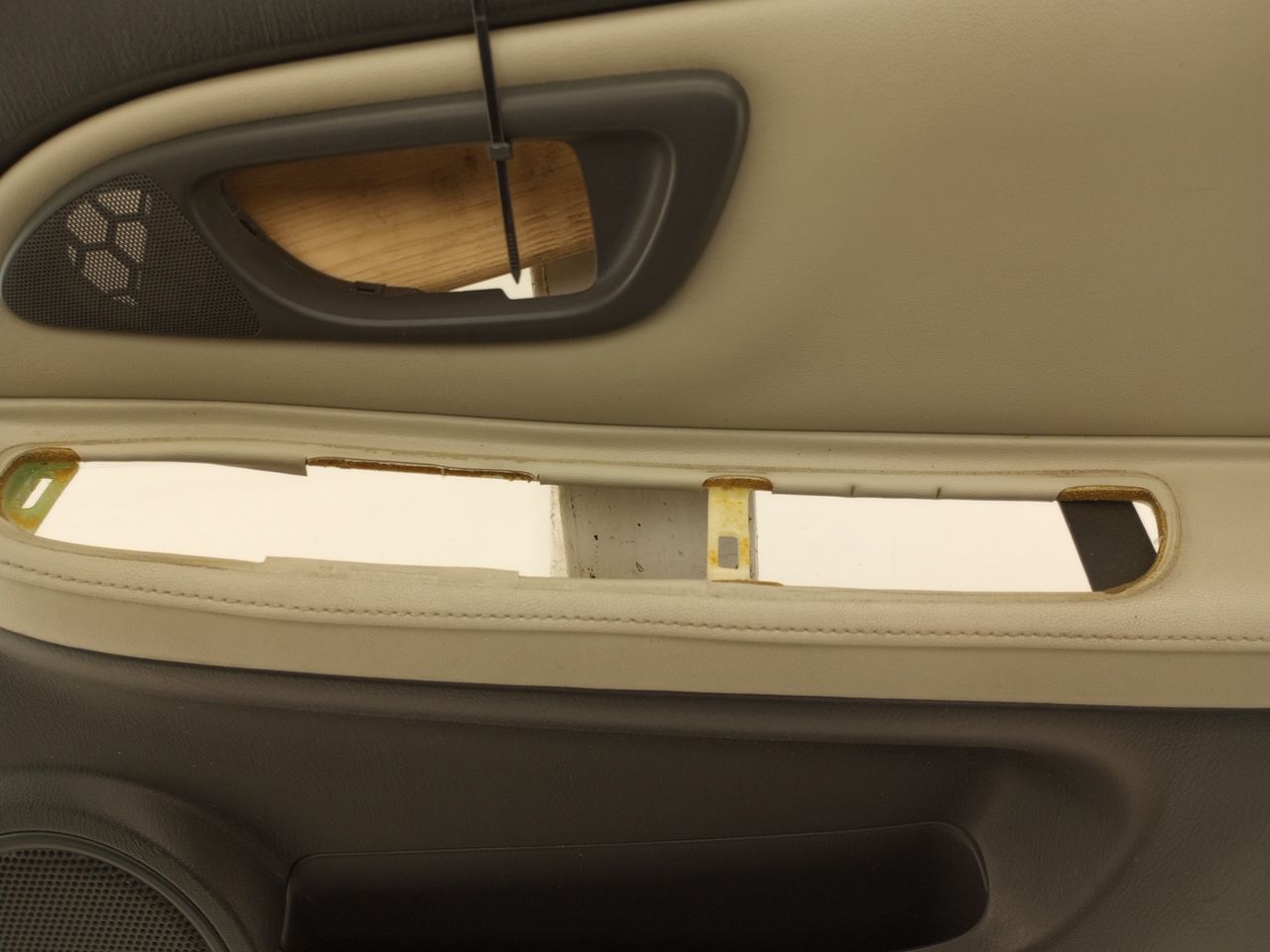 Saab 9-2X Front Right Door Trim Panel