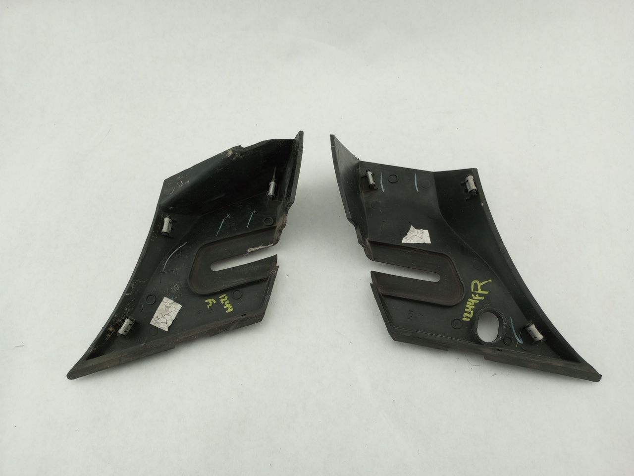 Chevrolet Silverado 1500 Wiper Tray End Caps - 0