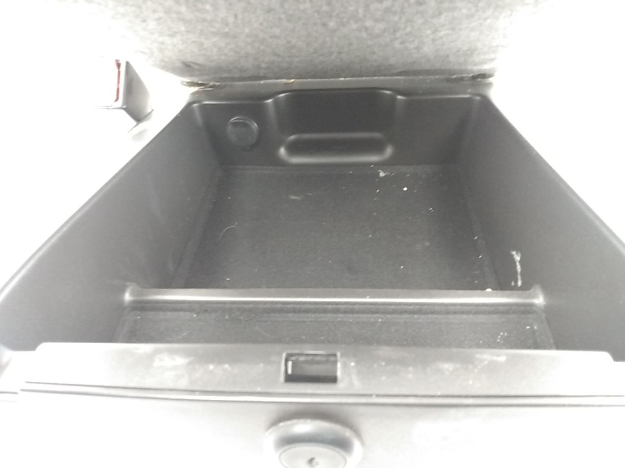 Chevrolet Silverado 1500 Front Center Console Seat With Cup Holders