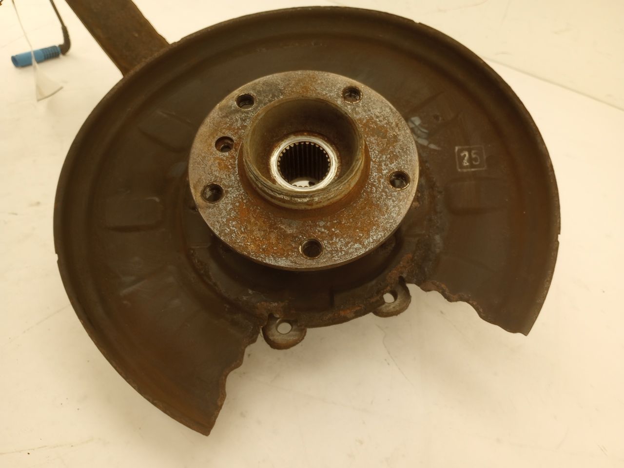 BMW 325i Rear Right Hub And Knuckle