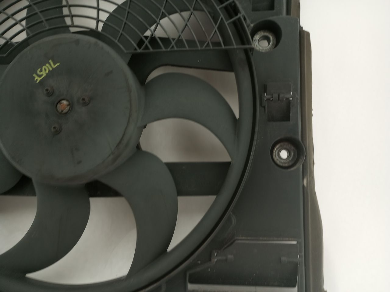 BMW 325i Cooling Fan Assembly