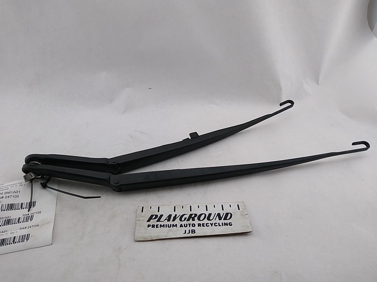 BMW 325i Pair Of Front Windshield Wiper Arms