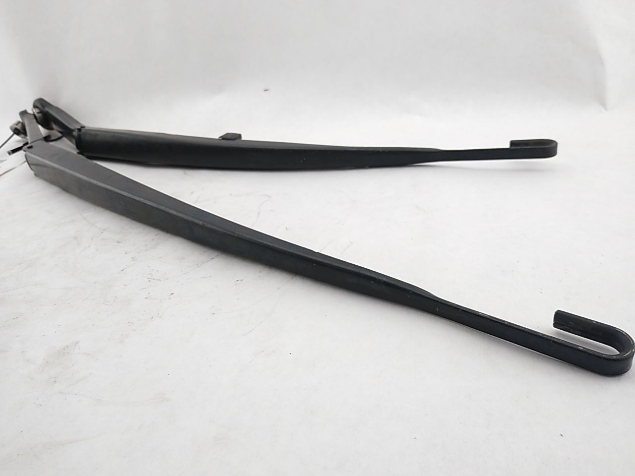 BMW 325i Pair Of Front Windshield Wiper Arms