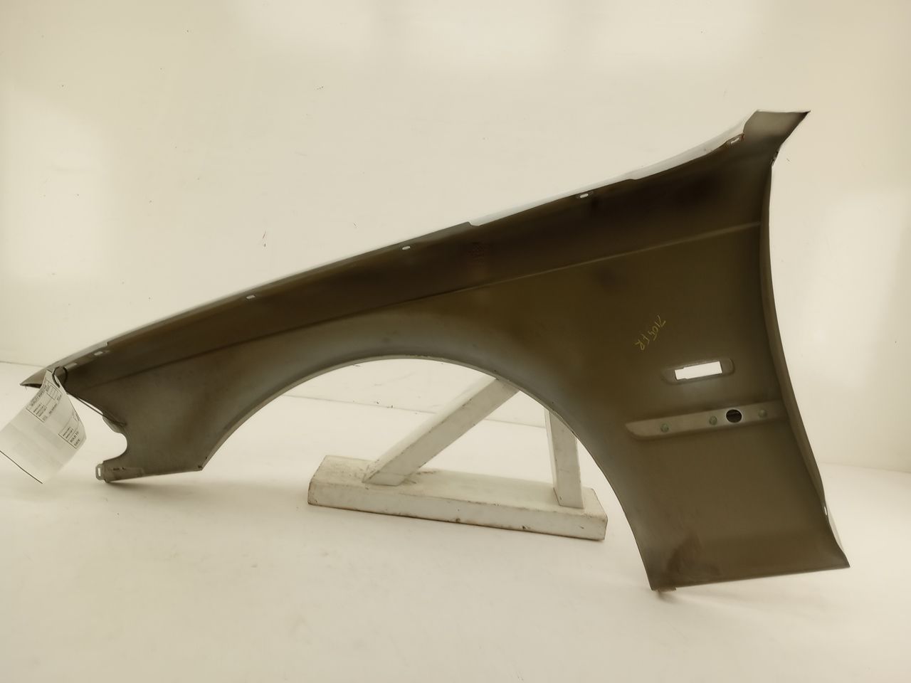 BMW 325i Front Right Fender - 0