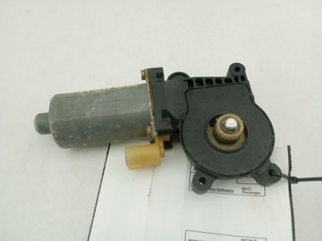 BMW 325i Rear Right Power Wndow Motor - 0