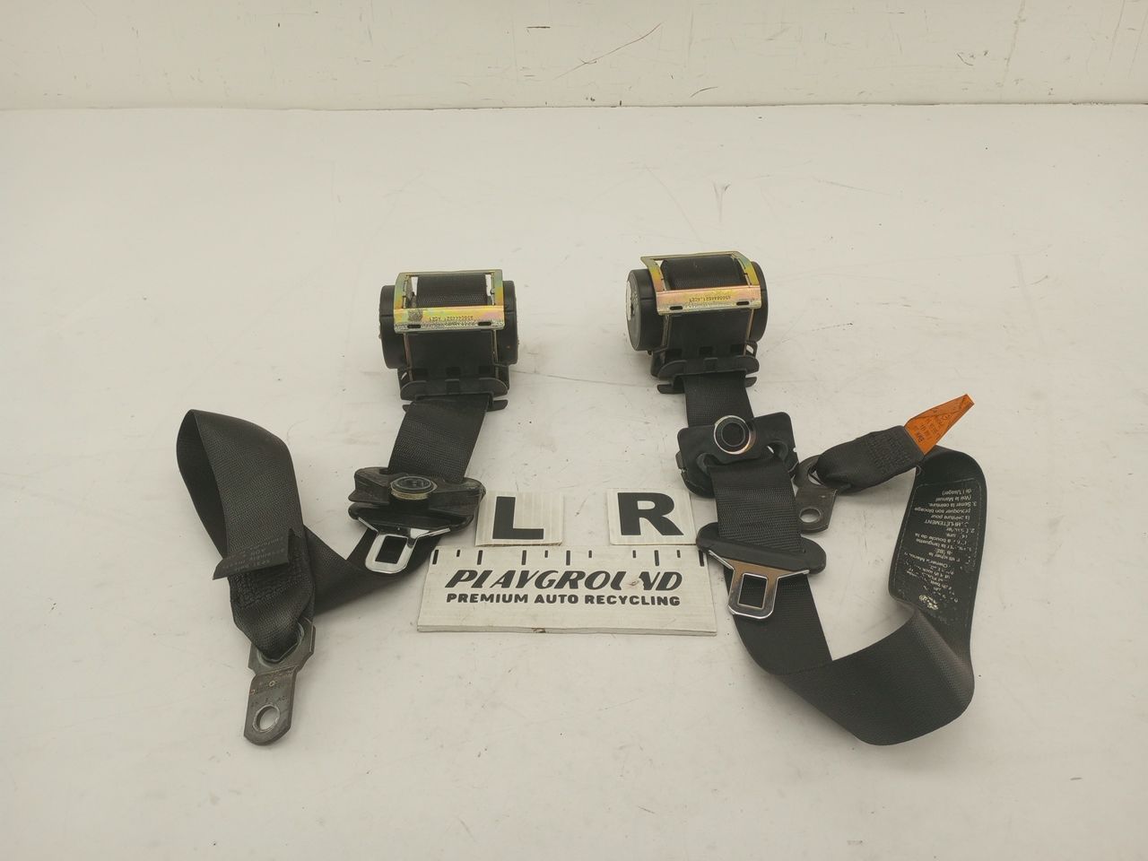 BMW 325i Pair Of Front Seat Belt Retractors