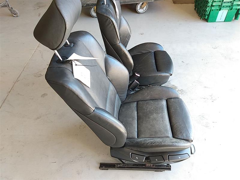 BMW 325i Front Seat Set