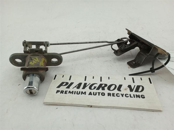 BMW 318i Rear Trunk Latch And Lock