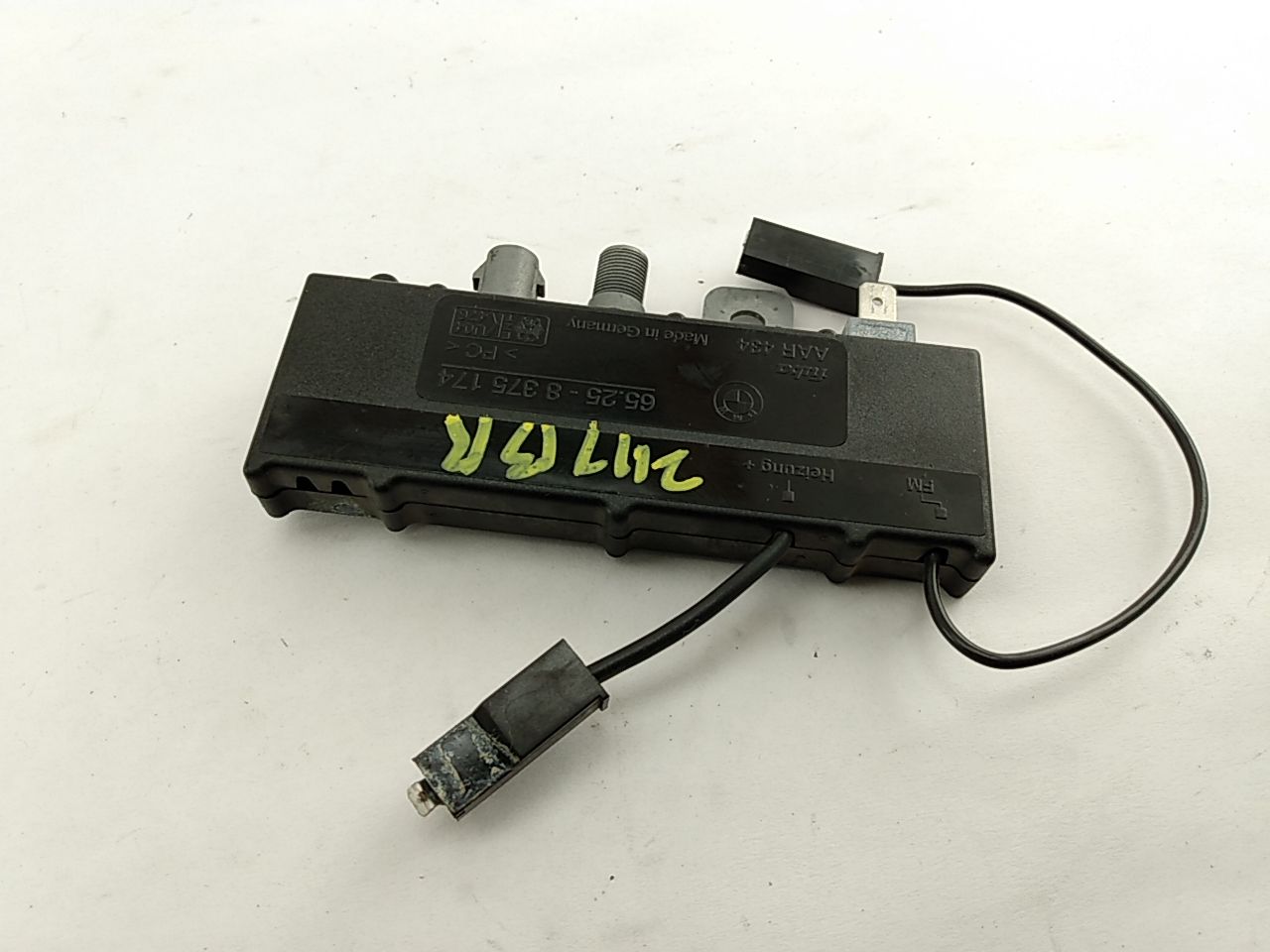 BMW 318i Radio Antenna Amplifier