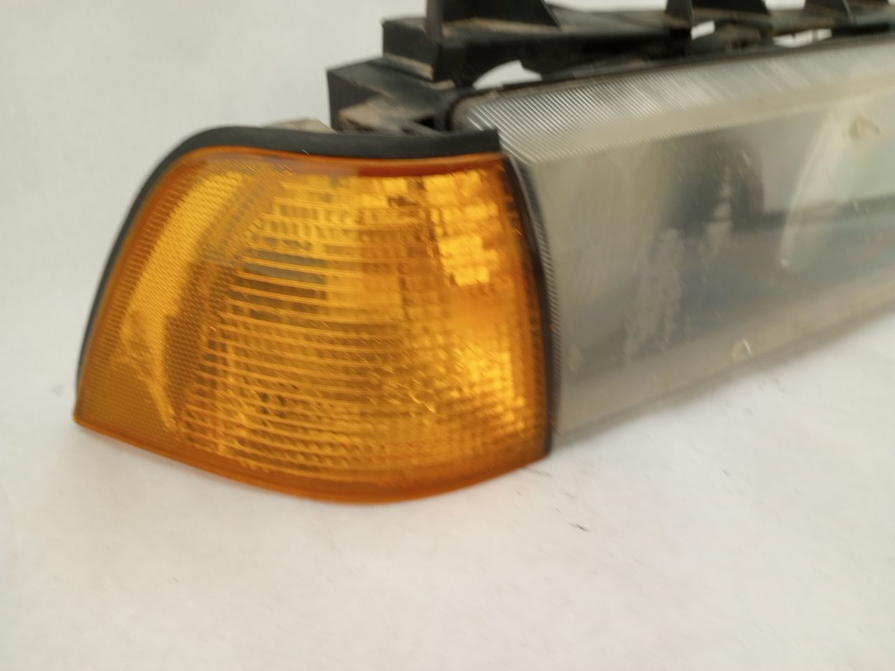 BMW 318i Front Right Headlamp