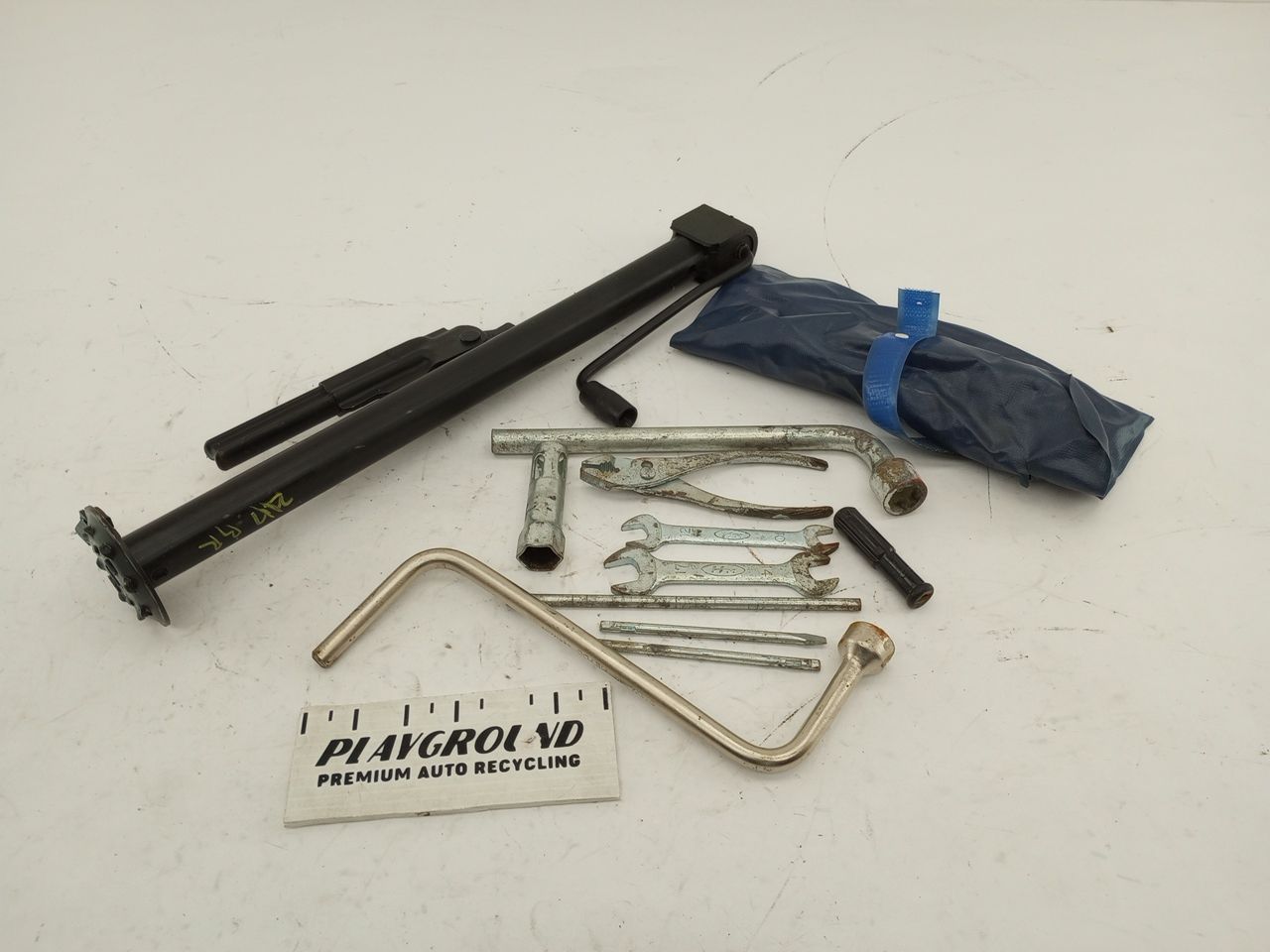 BMW 318i Spare Tool Set