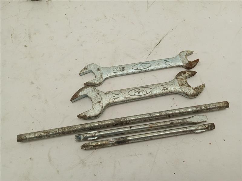 BMW 318i Spare Tool Set