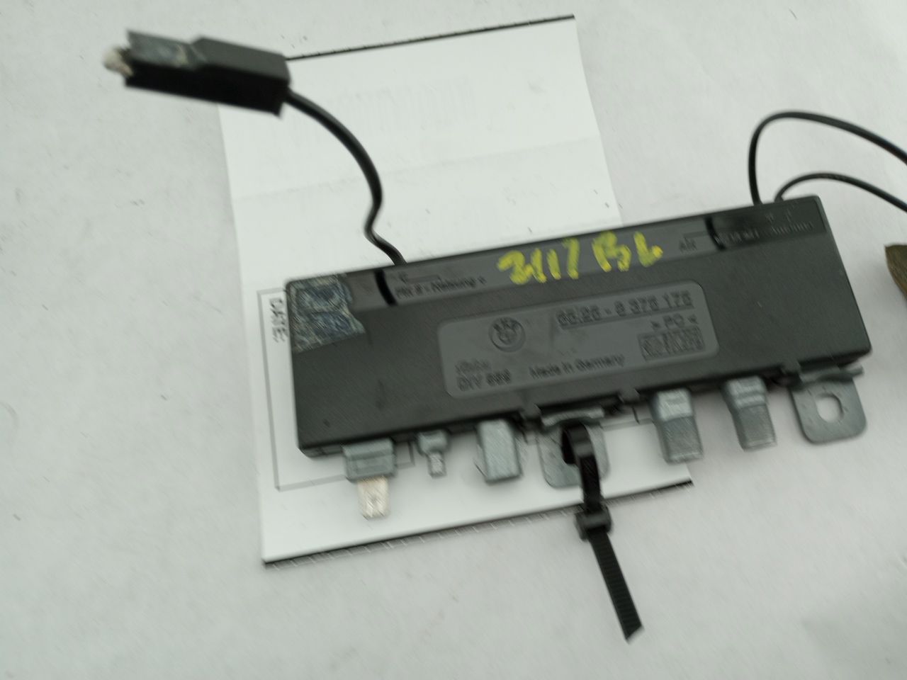 BMW 318i Radio Antenna Amplifier