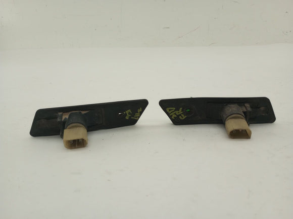 BMW 318i Pair Of Front Side Markers