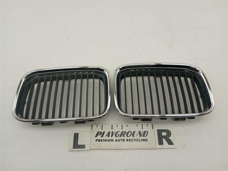 BMW 318i Pair Of Front Upper Grilles