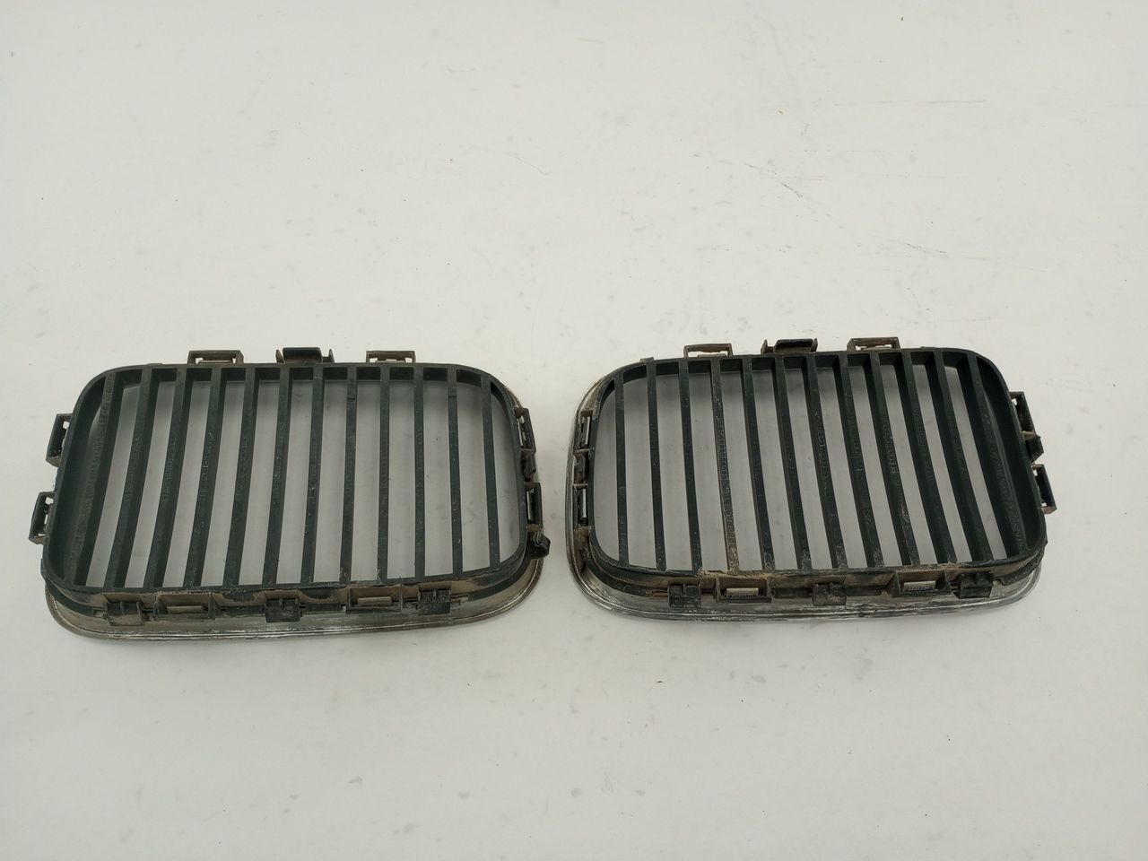 BMW 318i Pair Of Front Upper Grilles - 0