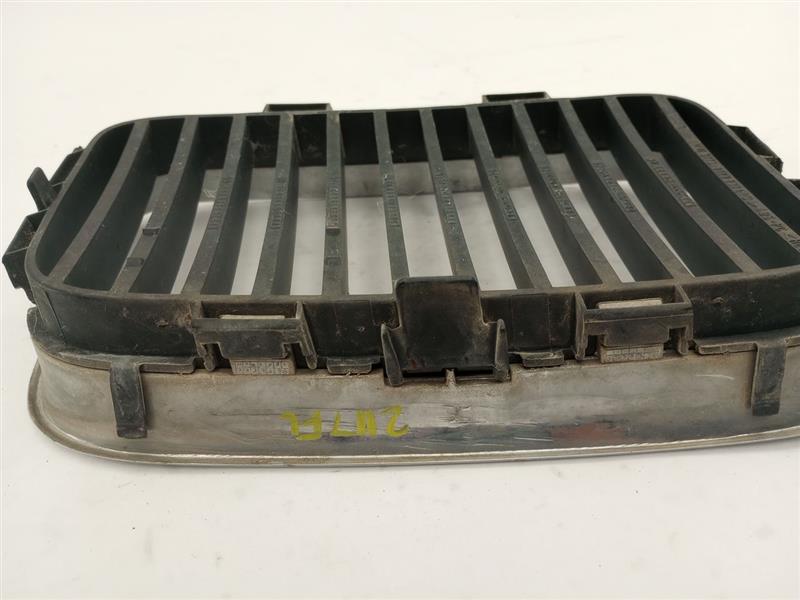 BMW 318i Pair Of Front Upper Grilles