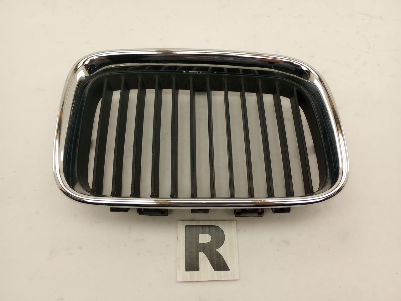 BMW 318i Pair Of Front Upper Grilles