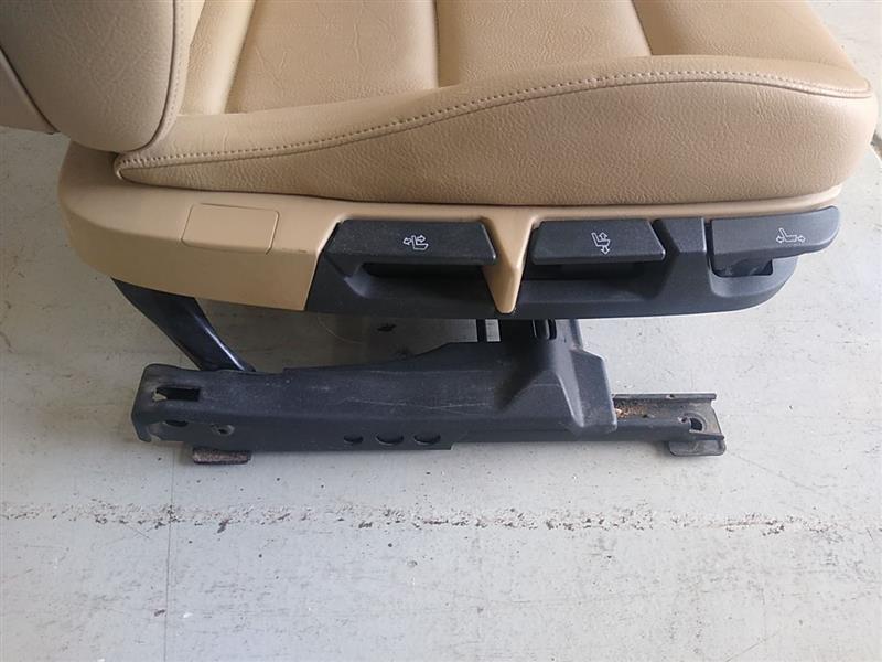 BMW 318i Front Seat Set