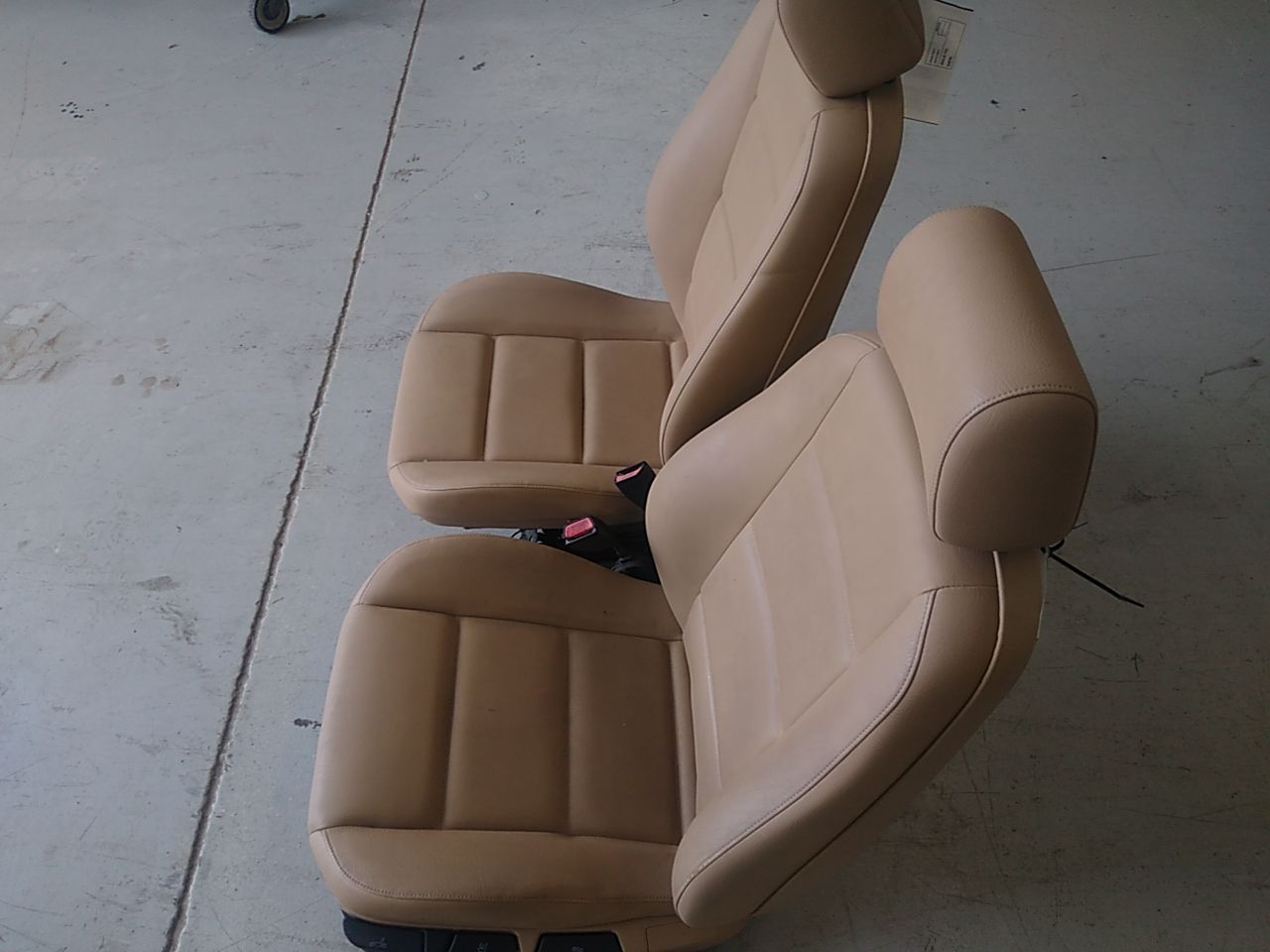 BMW 318i Front Seat Set